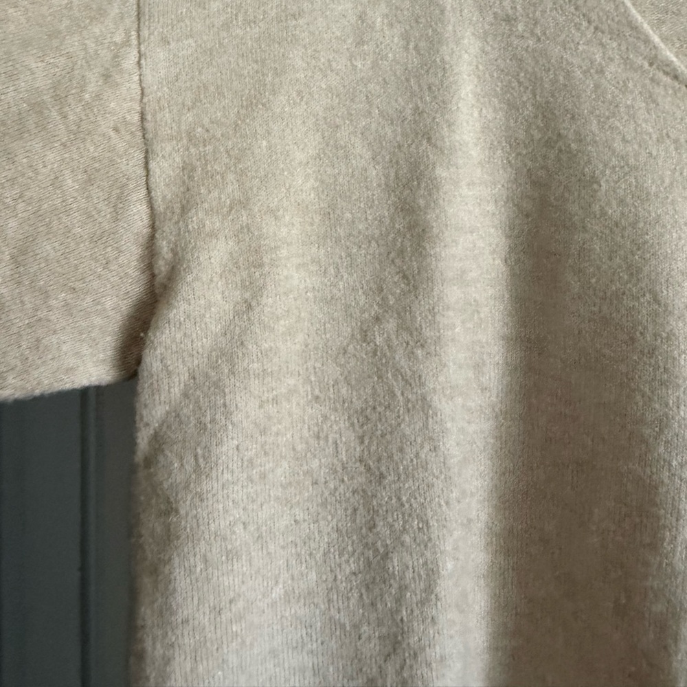 H&M Women's V-Neck Sweater in Light Tan - Picture 5 of 9